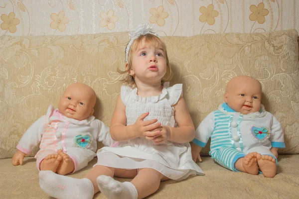 Little girl with the dolls