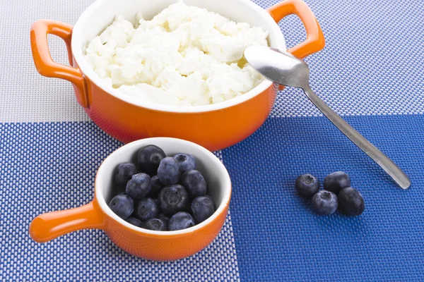 Bowl with cottage-cheese and berries