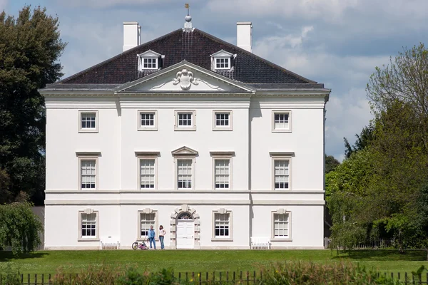 Magnificent house on the banks of the River Thames