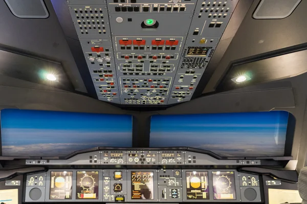 Airbus A-380-800 flight simulator