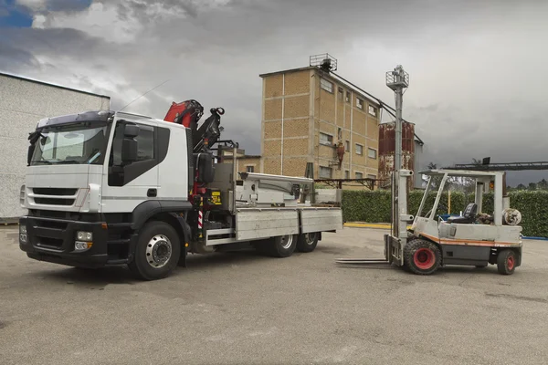 Fork lift load withe camion