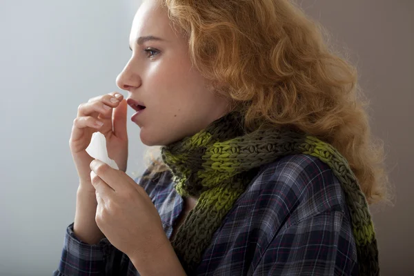 WOMAN SNEEZING