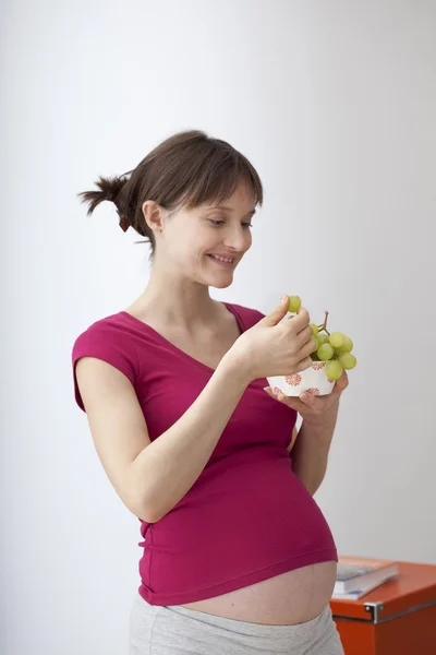 PREGNANT WOMAN EATING