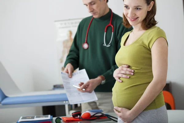 PREGNANT WOMAN IN CONSULTATION