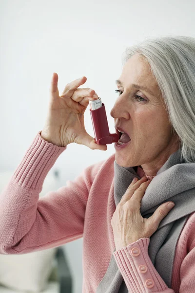ASTHMA TREATMENT, ELDERLY PERSON