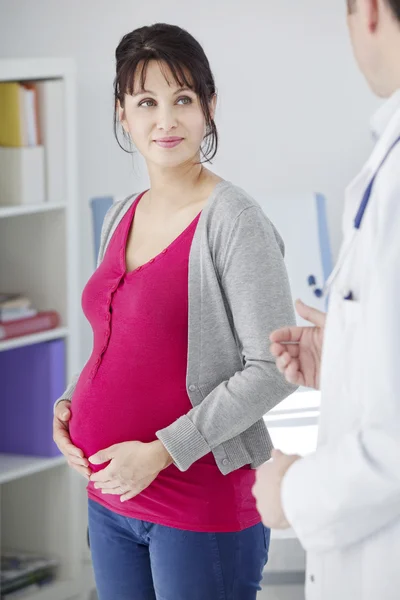 PREGNANT WOMAN IN CONSULTATION