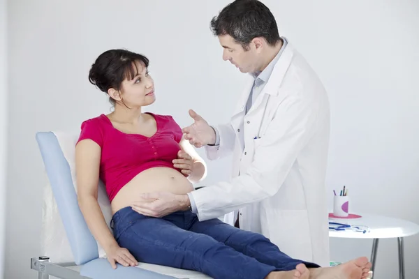 PREGNANT WOMAN IN CONSULTATION