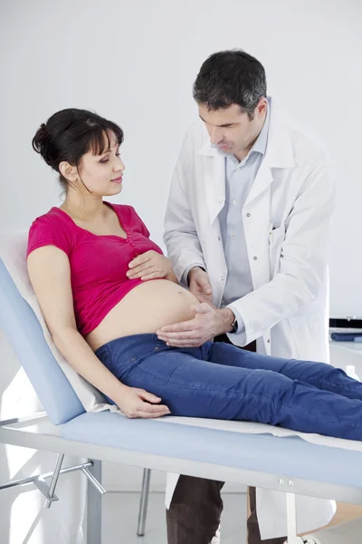 PREGNANT WOMAN IN CONSULTATION