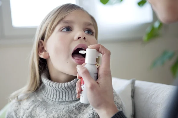 CHILD USING SPRAY IN MOUTH