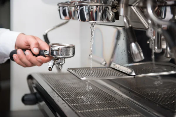 Barista and coffee machine