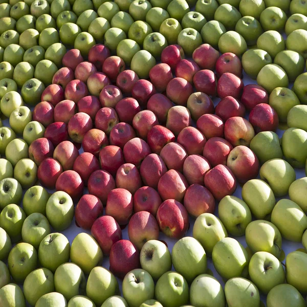 Apples make heart picture