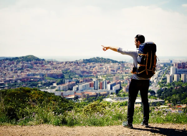 Young traveler discover new city on his way