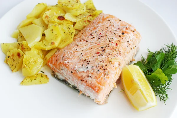Baked salmon with potatoes, dill and lemon
