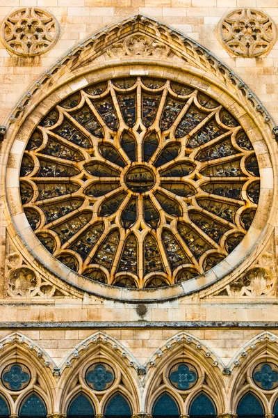 Full view of main rose window and lancet arch shapes in the goth