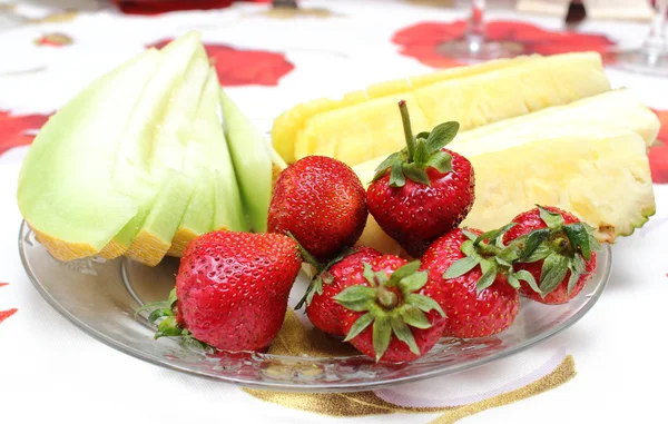 http://st.depositphotos.com/3518393/4875/i/450/depositphotos_48755055-Strawberries-pineapple-and-melon-on-a-plate.jpg