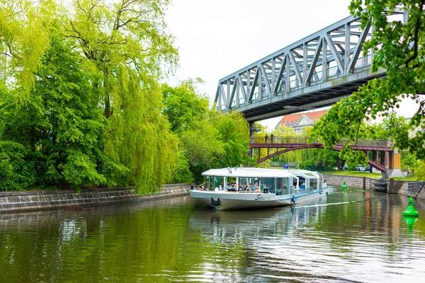 Parque Cidade Verde Com Rio Qual Barcos Prazer Vão Berlim — Fotografia de Stock