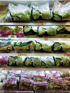 Bir süpermarketin içi gibi. Samui , Tailand - 02.11.2020