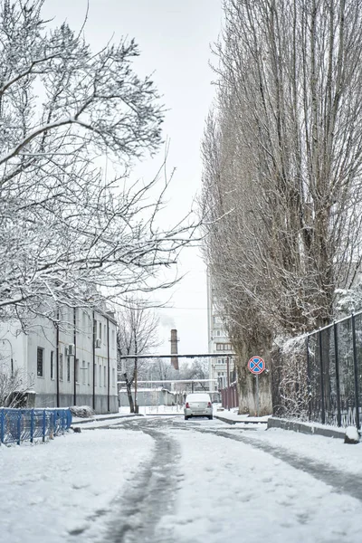 Sidewalk Silnice Venku Pokryté Sněhem Zimě — Stock fotografie