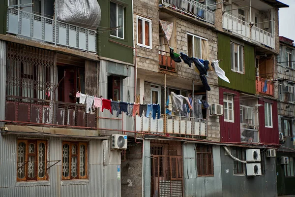 Tradice Domácnosti Gruzii Ložní Prádlo Oblečení Suší Venku Balkónech Provazech — Stock fotografie
