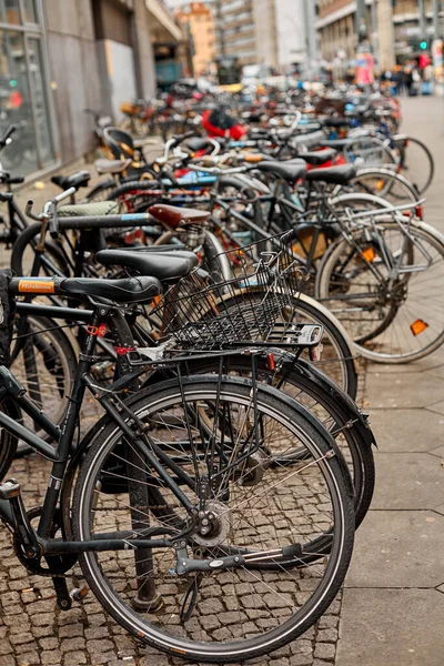 Parking Dla Rowerów Europie Popularny Transport Miejski Berlin Niemcy 2019 — Zdjęcie stockowe