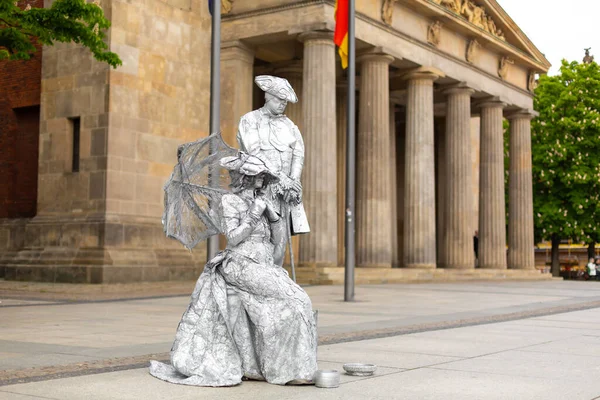 Performance Künstler Spielen Statuen Auf Einer Straße Der Stadt Berlin — Stockfoto