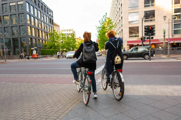 Городские Жители Ездят Велосипедах Городу Экологический Вид Транспорта Борьба Пробок — стоковое фото