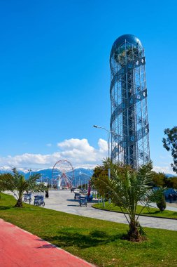 Batumi seti üzerinde sanat eseri restoranı. Kule alfabesi. Batumi, Gürcistan - 03.28.2021