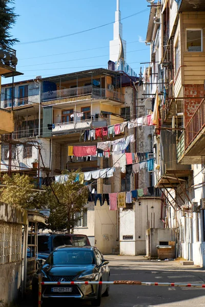 Obytná Oblast Gruzii Zvyk Vyvěsit Suché Oblečení Ulici Batumi Georgia — Stock fotografie
