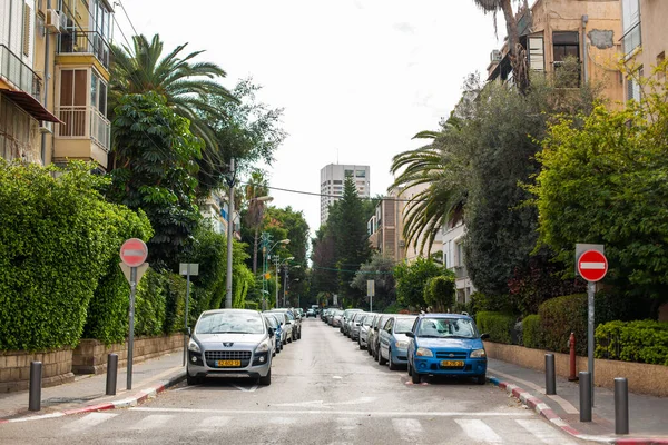 Large Number Cars Parked Both Sides Street Tel Aviv Israel — Stockfoto