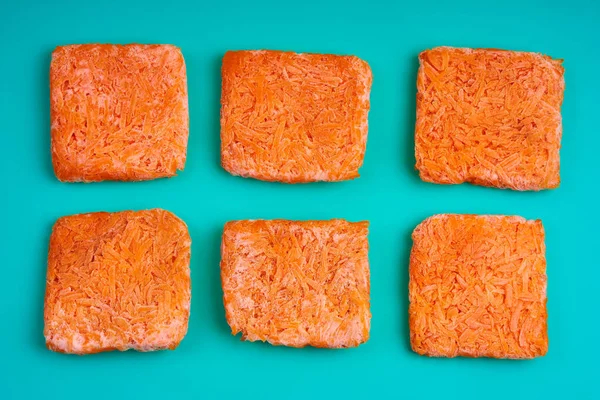 Ladrillos Naranja Zanahorias Ralladas Congeladas Adquisición Alimentos Congelados Semiacabado — Foto de Stock