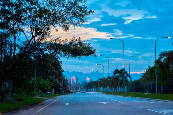 Vista Paisagem Por Sol Uma Estrada Uma Ilha Tropical — Fotografia de Stock