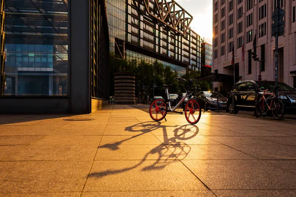 Велосипед Свете Заходящего Солнца Городской Ландшафт — стоковое фото