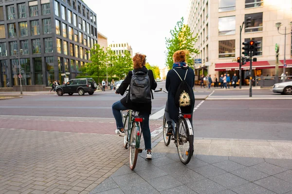 Городские Жители Ездят Велосипедах Городу Экологический Вид Транспорта Борьба Пробок — стоковое фото