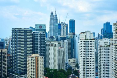 Modern megapolis 'in şehir merkezindeki manzara. Kuala Lumpur, Malezya - 04.01.2020