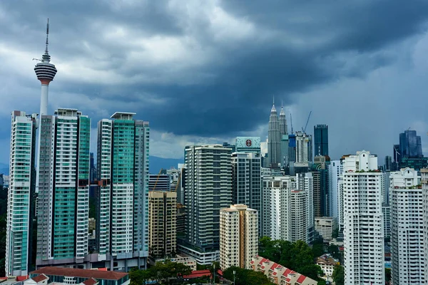 Проливные Дождевые Облака Над Центром Города Казуальная Летняя Погода Куала — стоковое фото