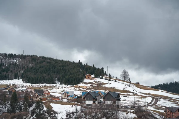 Ukrajinské Karpaty Hory Zimní Krajina Vesnice Mezi Horami — Stock fotografie