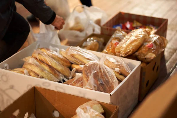 Sorting Fresh Bread Boxes Humanitarian Food Aid — Foto de Stock