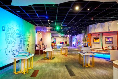 Bilim müzesinin oyun parkının içi. Çocuklar için eğlence ve eğitim. Kuala Lumpur, Malezya - 04.01.2020