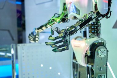 Modern insansı bilim müzesi sergisinde yakın çekim. Kuala Lumpur, Malezya - 04.01.2020