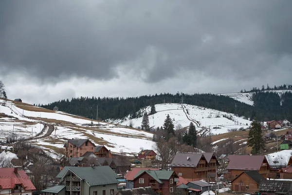 Ukrajinské Karpaty Hory Zimní Krajina Vesnice Mezi Horami — Stock fotografie