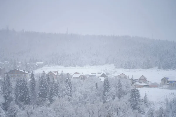 Zima Ukraiński Karpaty Biały Śnieg Pokryte Górami Krajobrazy — Zdjęcie stockowe