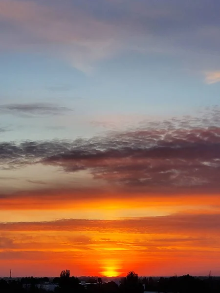 Unglaublich Blaue Und Goldene Sonnenuntergangslandschaft Schwere Wolken — Stockfoto