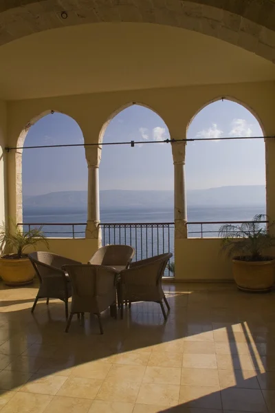 Mare di Galilea da Terrazza in antico edificio a Tiberiade — Foto Stock