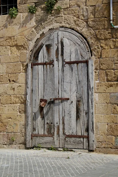 Grunge Door in old Jaffa Street — Stock Photo, Image