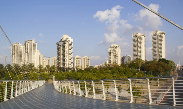 Arquitectura moderna en Petach Tikwa, ciudad israelí industrial — Foto de Stock