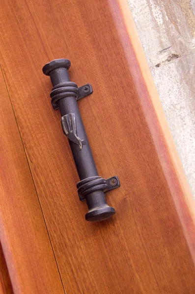 Mezuzah de hierro en la vieja puerta de la casa.Israel — Foto de Stock