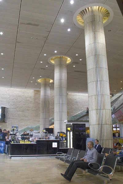 Аэропорт Зал прибытия в Тель-Авиве, Израиль — стоковое фото