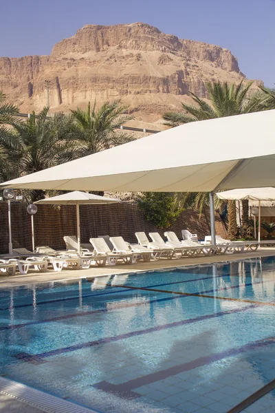 Otelde yüzme havuzu