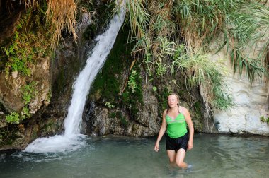 Akarsu ve şelaleler doğa rezerv Ein Gedi Lut İsrail'de