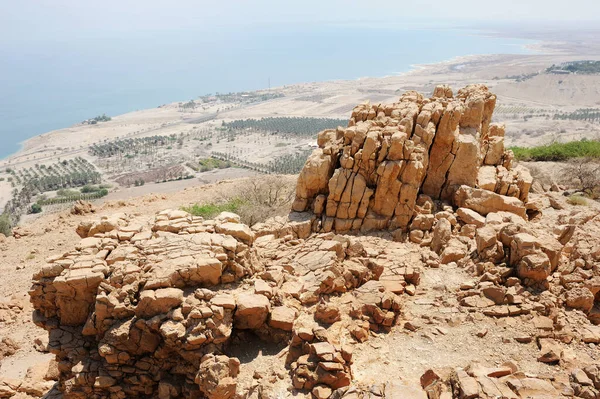 イスラエルの死海のほとりにアイン ゲディ自然保護区の山 — ストック写真